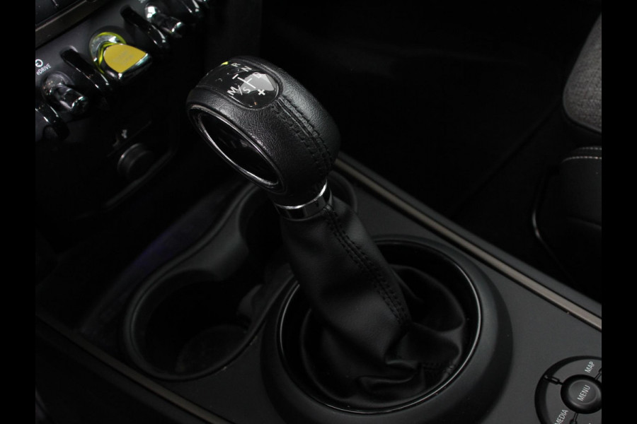 MINI Countryman PHEV 2.0 Cooper S E ALL4 Classic Navigatie Parkeersensoren achter Achteruitrij camera Cruise Control Airco 17” Lichtmetalen Velgen Dakrails Verwarmde voorstoelen LED