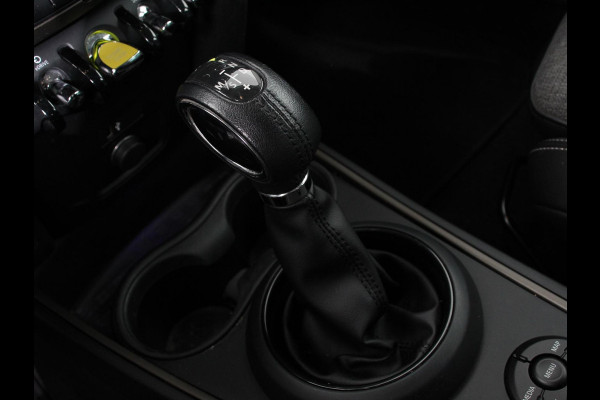 MINI Countryman PHEV 2.0 Cooper S E ALL4 Classic Navigatie Parkeersensoren achter Achteruitrij camera Cruise Control Airco 17” Lichtmetalen Velgen Dakrails Verwarmde voorstoelen LED