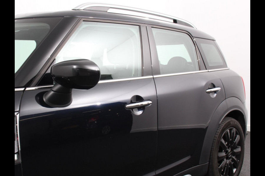 MINI Countryman PHEV 2.0 Cooper S E ALL4 Classic Navigatie Parkeersensoren achter Achteruitrij camera Cruise Control Airco 17” Lichtmetalen Velgen Dakrails Verwarmde voorstoelen LED