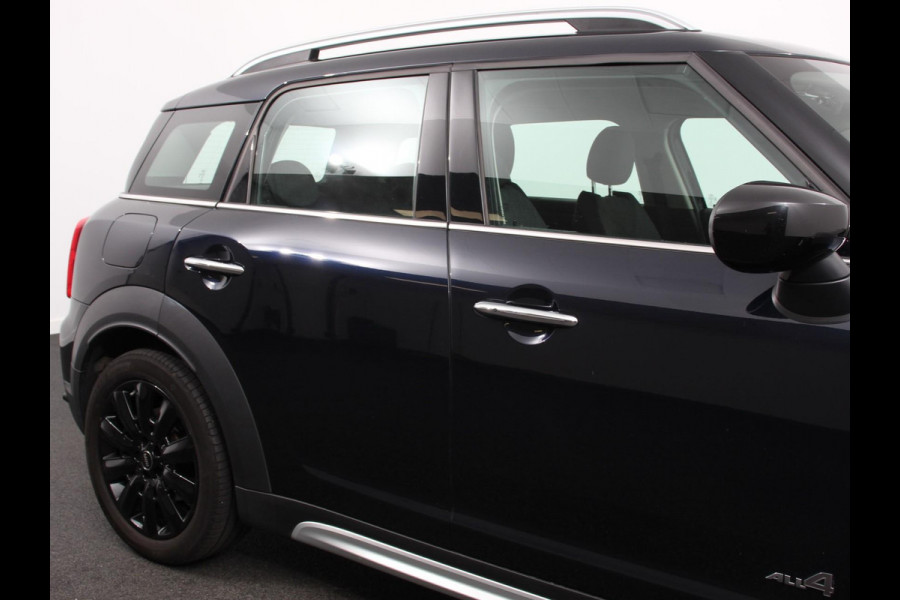 MINI Countryman PHEV 2.0 Cooper S E ALL4 Classic Navigatie Parkeersensoren achter Achteruitrij camera Cruise Control Airco 17” Lichtmetalen Velgen Dakrails Verwarmde voorstoelen LED