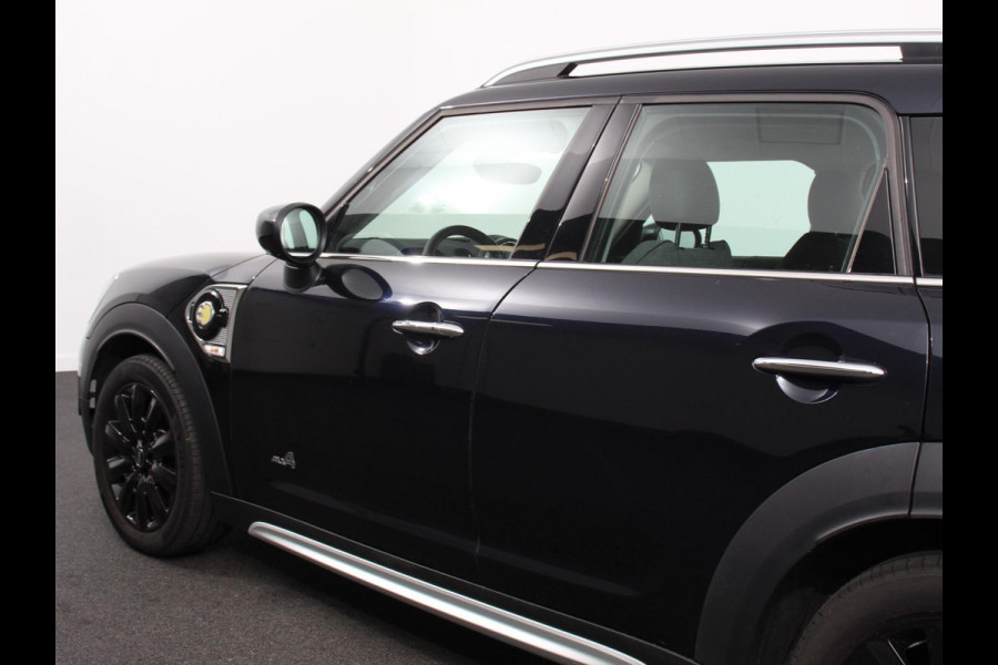 MINI Countryman PHEV 2.0 Cooper S E ALL4 Classic Navigatie Parkeersensoren achter Achteruitrij camera Cruise Control Airco 17” Lichtmetalen Velgen Dakrails Verwarmde voorstoelen LED