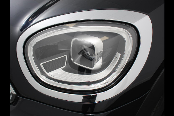 MINI Countryman PHEV 2.0 Cooper S E ALL4 Classic Navigatie Parkeersensoren achter Achteruitrij camera Cruise Control Airco 17” Lichtmetalen Velgen Dakrails Verwarmde voorstoelen LED