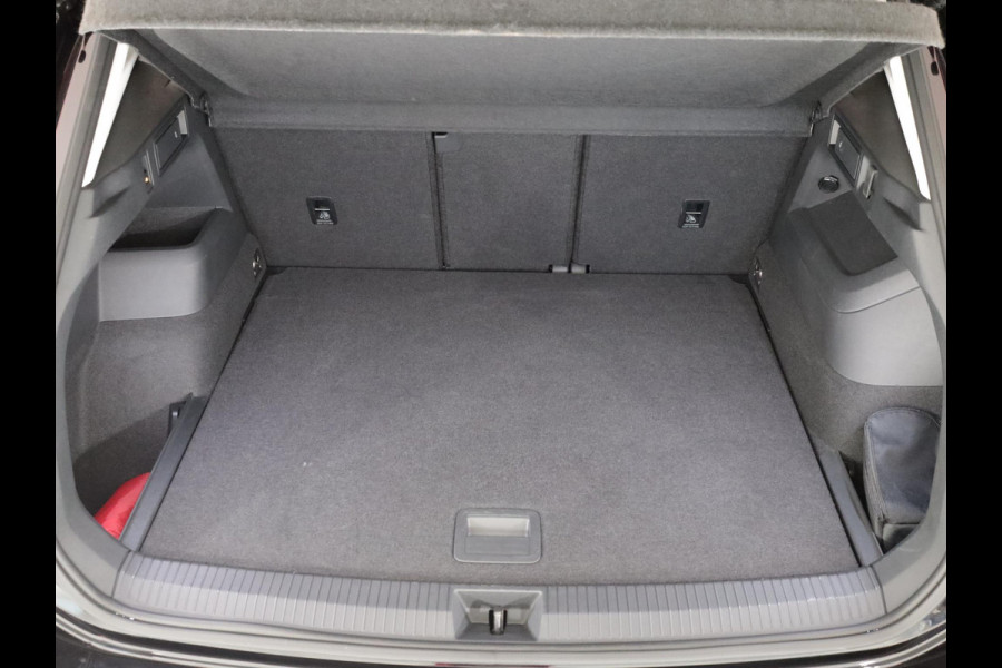 Volkswagen Tiguan 1.5 eTSI Life Edition 130 pk Automaat (DSG) | Navigatie | Elektr. trekhaak | Stoelverwarming | Parkeersensoren | 18"LM velgen  Achteruitrijcamera | Volkswagen Tiguan 1.5 eTSI Life Edition 130 pk Automaat (DSG) | Navigatie | Elektr. trekhaak | Stoelverwarming | Parkeersensoren | 18"LM velgen  Achteruitrijcamera |
