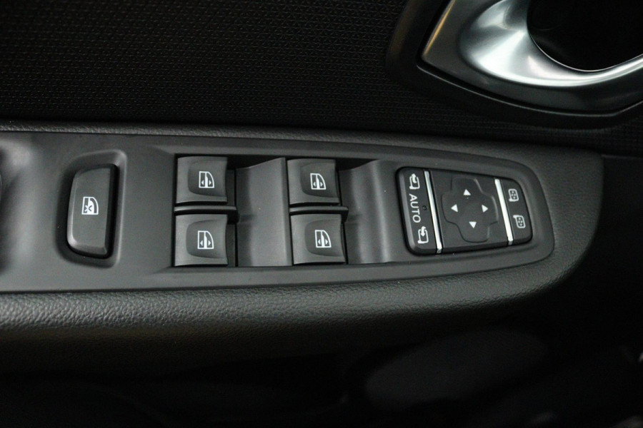 Renault Clio 0.9 TCe Intens (ACHTERUITRIJCAMERA, PARKEERSENSOREN, CRUISE CONTROL, BLUETOOTH, AIRCO)