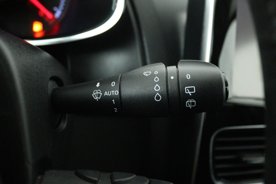 Renault Clio 0.9 TCe Intens (ACHTERUITRIJCAMERA, PARKEERSENSOREN, CRUISE CONTROL, BLUETOOTH, AIRCO)