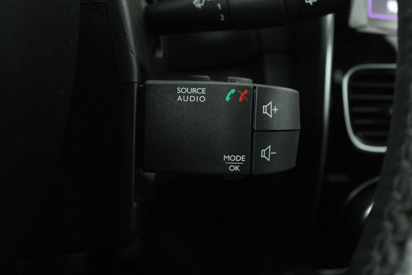 Renault Clio 0.9 TCe Intens (ACHTERUITRIJCAMERA, PARKEERSENSOREN, CRUISE CONTROL, BLUETOOTH, AIRCO)