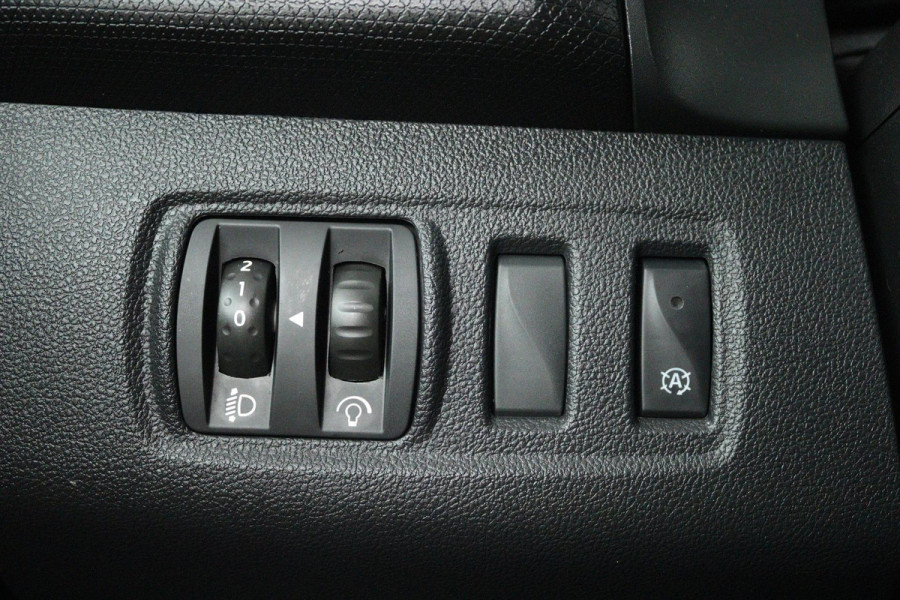 Renault Clio 0.9 TCe Intens (ACHTERUITRIJCAMERA, PARKEERSENSOREN, CRUISE CONTROL, BLUETOOTH, AIRCO)