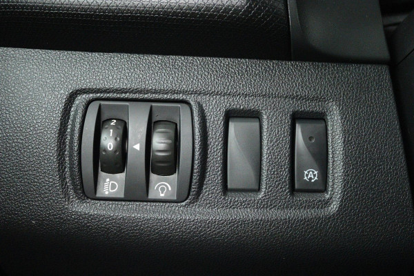 Renault Clio 0.9 TCe Intens (ACHTERUITRIJCAMERA, PARKEERSENSOREN, CRUISE CONTROL, BLUETOOTH, AIRCO)