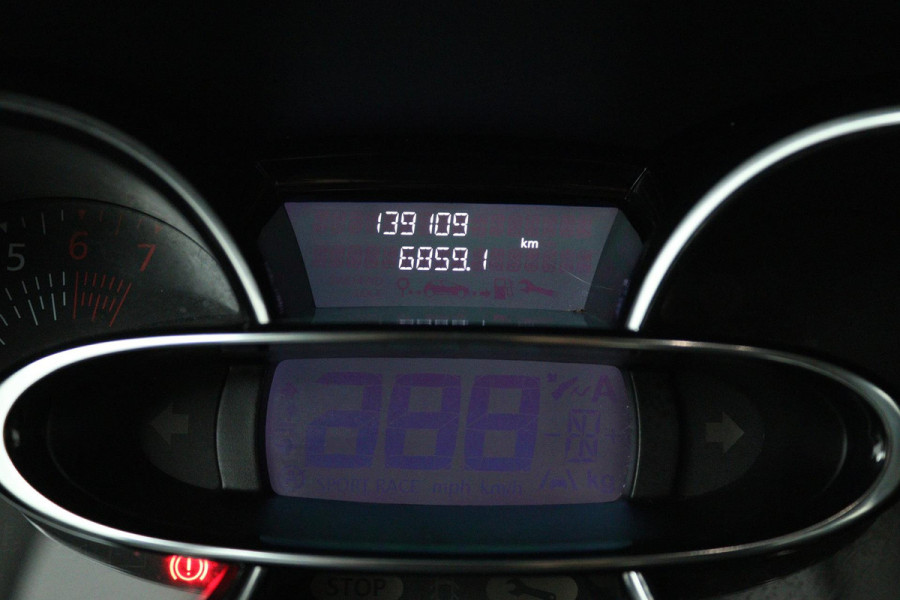 Renault Clio 0.9 TCe Intens (ACHTERUITRIJCAMERA, PARKEERSENSOREN, CRUISE CONTROL, BLUETOOTH, AIRCO)