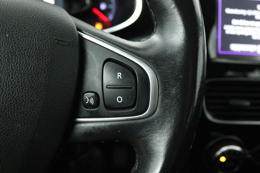 Renault Clio 0.9 TCe Intens (ACHTERUITRIJCAMERA, PARKEERSENSOREN, CRUISE CONTROL, BLUETOOTH, AIRCO)