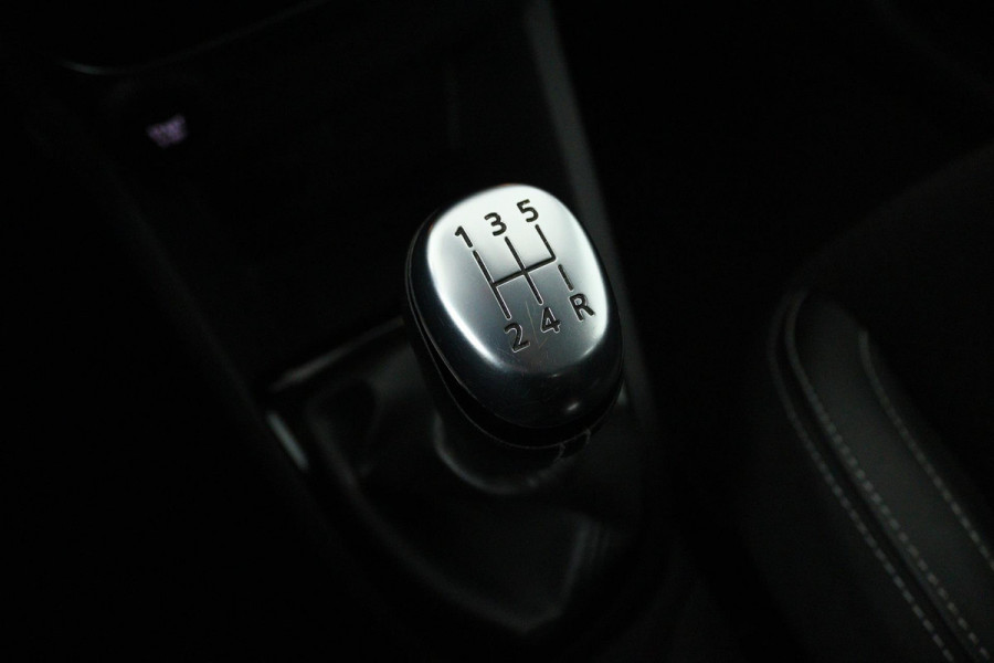 Renault Clio 0.9 TCe Intens (ACHTERUITRIJCAMERA, PARKEERSENSOREN, CRUISE CONTROL, BLUETOOTH, AIRCO)