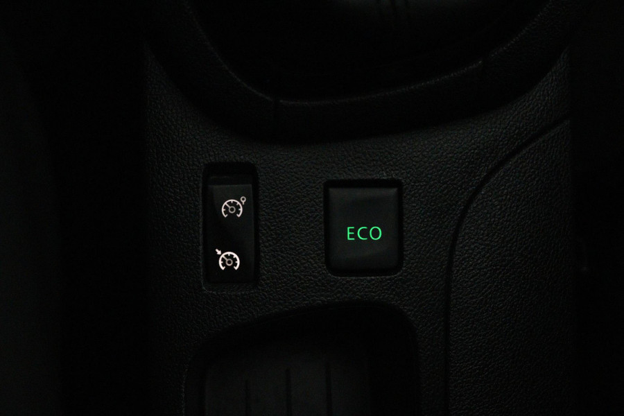 Renault Clio 0.9 TCe Intens (ACHTERUITRIJCAMERA, PARKEERSENSOREN, CRUISE CONTROL, BLUETOOTH, AIRCO)