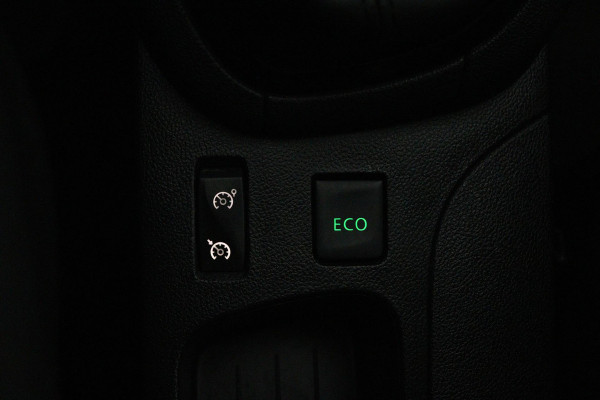Renault Clio 0.9 TCe Intens (ACHTERUITRIJCAMERA, PARKEERSENSOREN, CRUISE CONTROL, BLUETOOTH, AIRCO)