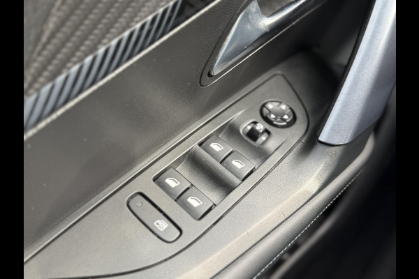 Peugeot 2008 1.2 PureTech Allure Navi,Pano,Clima,Camera,Cruise,PDC,Trekhaak,D-riem v.v. bij 48.000 km,N.A.P,APK tot 04-2026