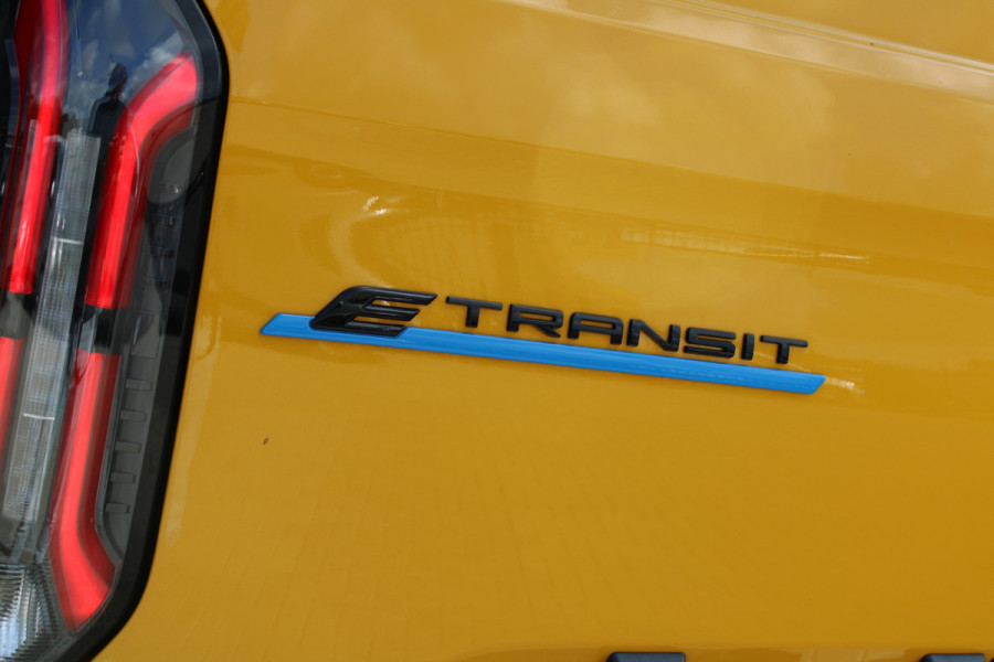Ford E-Transit Cust. 340 L2H1 Trend 65 kWh 136pk - Trekhaak - Camera - LED - Carplay - Grootlicht Assist - Rijklaar