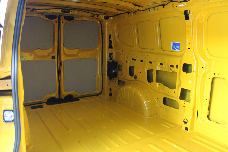 Ford E-Transit Cust. 340 L2H1 Trend 65 kWh 136pk - Trekhaak - Camera - LED - Carplay - Grootlicht Assist - Rijklaar