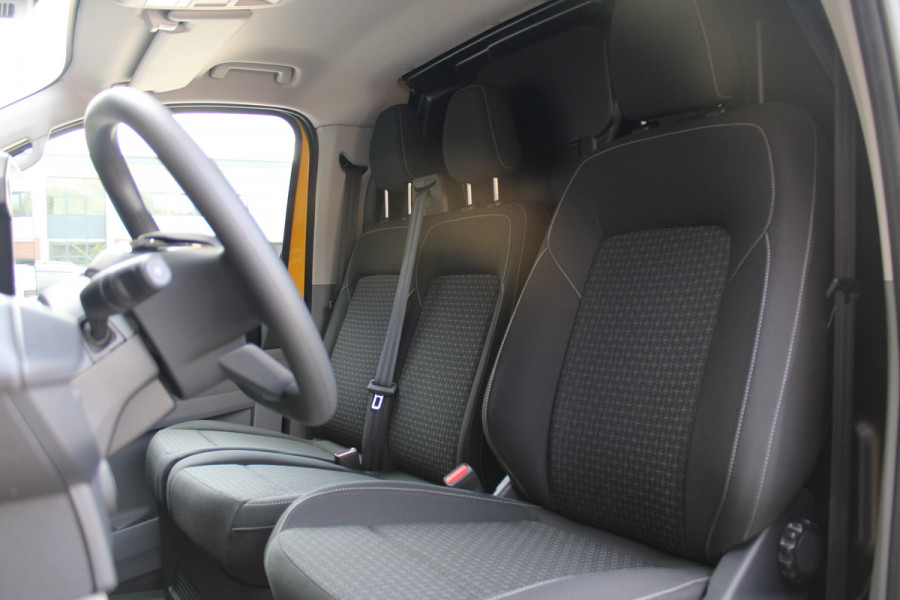 Ford E-Transit Cust. 340 L2H1 Trend 65 kWh 136pk - Trekhaak - Camera - LED - Carplay - Grootlicht Assist - Rijklaar