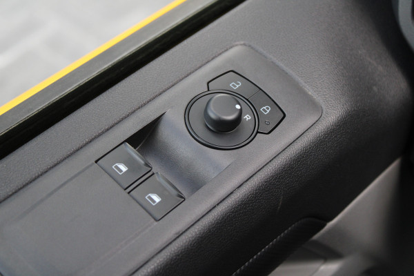 Ford E-Transit Cust. 340 L2H1 Trend 65 kWh 136pk - Trekhaak - Camera - LED - Carplay - Grootlicht Assist - Rijklaar