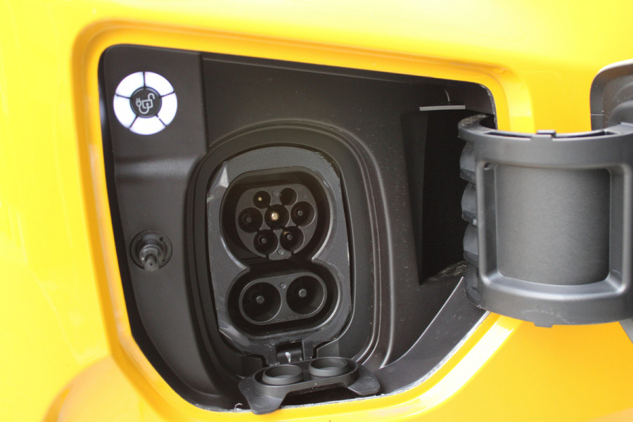 Ford E-Transit Cust. 340 L2H1 Trend 65 kWh 136pk - Trekhaak - Camera - LED - Carplay - Grootlicht Assist - Rijklaar