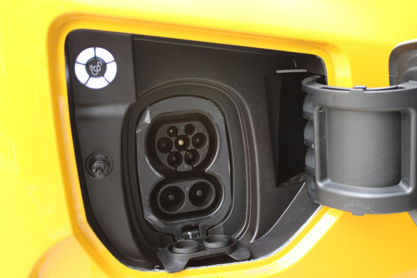 Ford E-Transit Cust. 340 L2H1 Trend 65 kWh 136pk - Trekhaak - Camera - LED - Carplay - Grootlicht Assist - Rijklaar