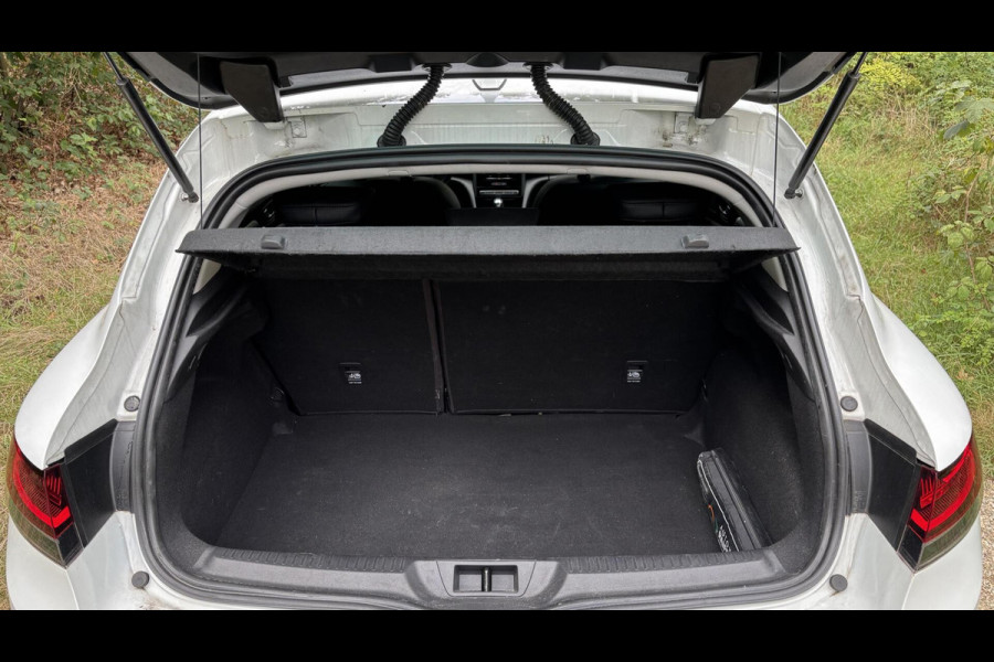 Renault Mégane 1.3 TCe Intens aut 130 pk | leer | navi | LED
