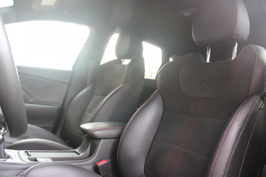 Hyundai i30 1.5 T-GDi 160PK MHEV N LINE | ELEKTRISCH VERSTELBARE BESTUUDERSSTOEL MET GEHEUGENFUNCTIE | STOEL VERWARMING | PARKEERSENSOREN VOOR EN ACHTER | ACHTERUITRIJ CAMERA | APPLE CARPLAY/ANDROID AUTO | NAVIGATIE | KEYLESS ENTRY/START | FULL LED KOPLAMPEN | DRAADLOZE TELEFOONLADER | DODEHOEK DETECTIE | CRUISE CONTROL |
