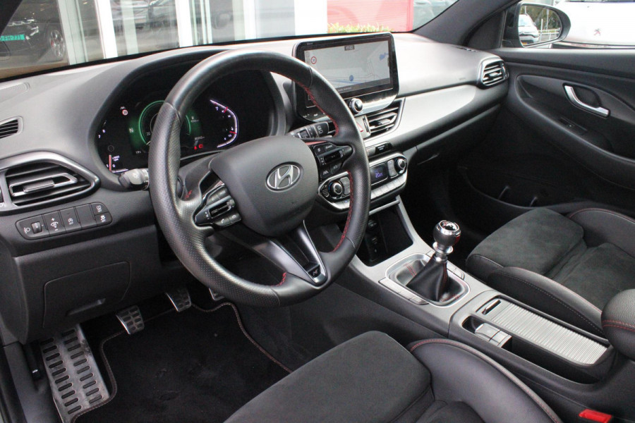 Hyundai i30 1.5 T-GDi 160PK MHEV N LINE | ELEKTRISCH VERSTELBARE BESTUUDERSSTOEL MET GEHEUGENFUNCTIE | STOEL VERWARMING | PARKEERSENSOREN VOOR EN ACHTER | ACHTERUITRIJ CAMERA | APPLE CARPLAY/ANDROID AUTO | NAVIGATIE | KEYLESS ENTRY/START | FULL LED KOPLAMPEN | DRAADLOZE TELEFOONLADER | DODEHOEK DETECTIE | CRUISE CONTROL |