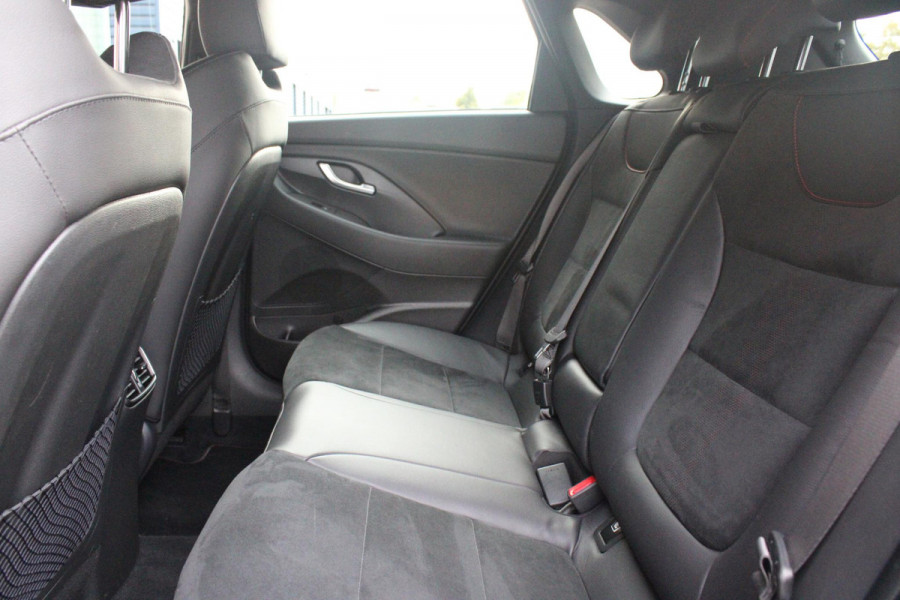 Hyundai i30 1.5 T-GDi 160PK MHEV N LINE | ELEKTRISCH VERSTELBARE BESTUUDERSSTOEL MET GEHEUGENFUNCTIE | STOEL VERWARMING | PARKEERSENSOREN VOOR EN ACHTER | ACHTERUITRIJ CAMERA | APPLE CARPLAY/ANDROID AUTO | NAVIGATIE | KEYLESS ENTRY/START | FULL LED KOPLAMPEN | DRAADLOZE TELEFOONLADER | DODEHOEK DETECTIE | CRUISE CONTROL |