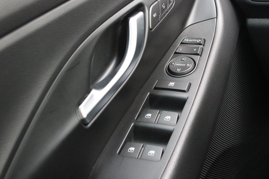 Hyundai i30 1.5 T-GDi 160PK MHEV N LINE | ELEKTRISCH VERSTELBARE BESTUUDERSSTOEL MET GEHEUGENFUNCTIE | STOEL VERWARMING | PARKEERSENSOREN VOOR EN ACHTER | ACHTERUITRIJ CAMERA | APPLE CARPLAY/ANDROID AUTO | NAVIGATIE | KEYLESS ENTRY/START | FULL LED KOPLAMPEN | DRAADLOZE TELEFOONLADER | DODEHOEK DETECTIE | CRUISE CONTROL |
