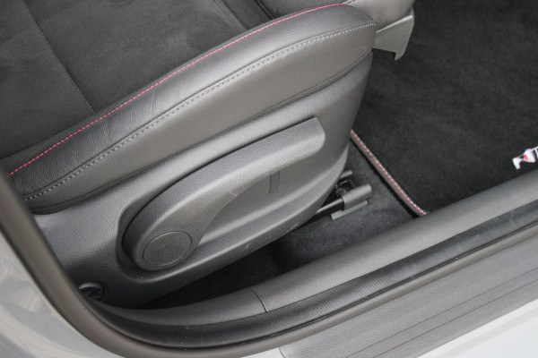 Hyundai i30 1.5 T-GDi 160PK MHEV N LINE | ELEKTRISCH VERSTELBARE BESTUUDERSSTOEL MET GEHEUGENFUNCTIE | STOEL VERWARMING | PARKEERSENSOREN VOOR EN ACHTER | ACHTERUITRIJ CAMERA | APPLE CARPLAY/ANDROID AUTO | NAVIGATIE | KEYLESS ENTRY/START | FULL LED KOPLAMPEN | DRAADLOZE TELEFOONLADER | DODEHOEK DETECTIE | CRUISE CONTROL |