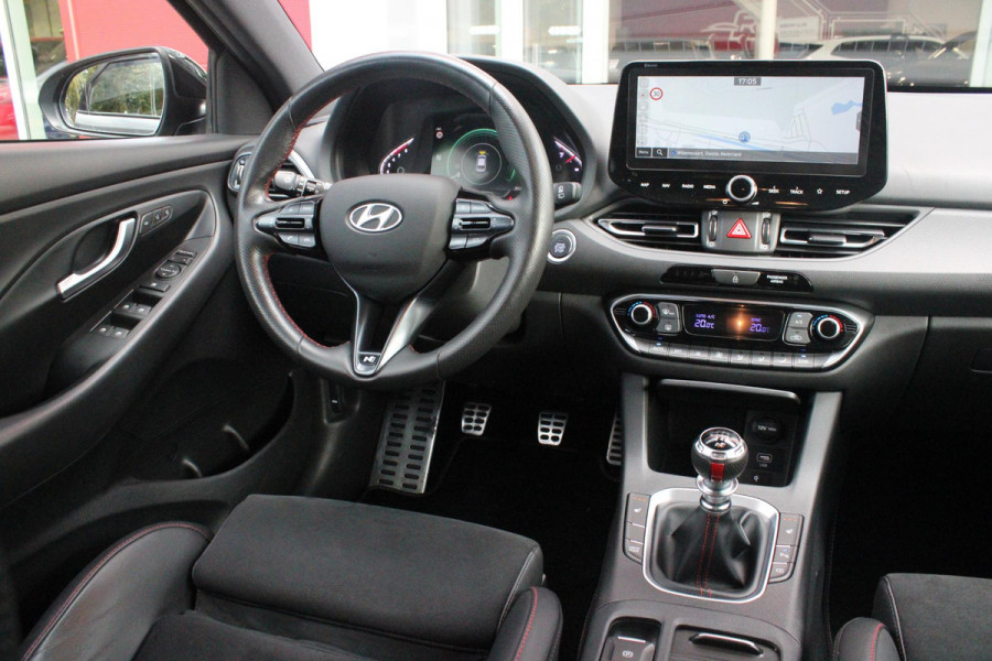 Hyundai i30 1.5 T-GDi 160PK MHEV N LINE | ELEKTRISCH VERSTELBARE BESTUUDERSSTOEL MET GEHEUGENFUNCTIE | STOEL VERWARMING | PARKEERSENSOREN VOOR EN ACHTER | ACHTERUITRIJ CAMERA | APPLE CARPLAY/ANDROID AUTO | NAVIGATIE | KEYLESS ENTRY/START | FULL LED KOPLAMPEN | DRAADLOZE TELEFOONLADER | DODEHOEK DETECTIE | CRUISE CONTROL |