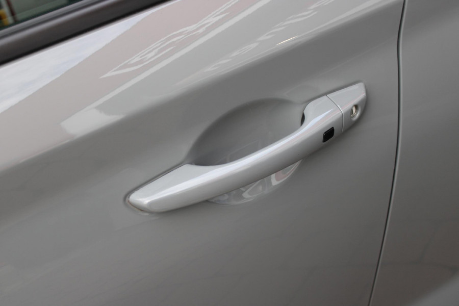 Hyundai i30 1.5 T-GDi 160PK MHEV N LINE | ELEKTRISCH VERSTELBARE BESTUUDERSSTOEL MET GEHEUGENFUNCTIE | STOEL VERWARMING | PARKEERSENSOREN VOOR EN ACHTER | ACHTERUITRIJ CAMERA | APPLE CARPLAY/ANDROID AUTO | NAVIGATIE | KEYLESS ENTRY/START | FULL LED KOPLAMPEN | DRAADLOZE TELEFOONLADER | DODEHOEK DETECTIE | CRUISE CONTROL |