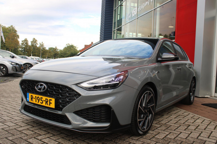 Hyundai i30 1.5 T-GDi 160PK MHEV N LINE | ELEKTRISCH VERSTELBARE BESTUUDERSSTOEL MET GEHEUGENFUNCTIE | STOEL VERWARMING | PARKEERSENSOREN VOOR EN ACHTER | ACHTERUITRIJ CAMERA | APPLE CARPLAY/ANDROID AUTO | NAVIGATIE | KEYLESS ENTRY/START | FULL LED KOPLAMPEN | DRAADLOZE TELEFOONLADER | DODEHOEK DETECTIE | CRUISE CONTROL |