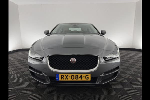 Jaguar XE 2.0 D Prestige [ DISTRIBUTIE-HOORBAAR ] Aut. *LUXURY-LEATHER | XENON | NAVI-FULLMAP | CAMERA | HEATED-COMFORTSEATS | ECC | KEYLESS | SHIFT-PADDLES | LANE-ASSIST |  PDC | CRUISE | TOWBAR | 17''ALU*