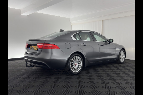 Jaguar XE 2.0 D Prestige [ DISTRIBUTIE-HOORBAAR ] Aut. *LUXURY-LEATHER | XENON | NAVI-FULLMAP | CAMERA | HEATED-COMFORTSEATS | ECC | KEYLESS | SHIFT-PADDLES | LANE-ASSIST |  PDC | CRUISE | TOWBAR | 17''ALU*