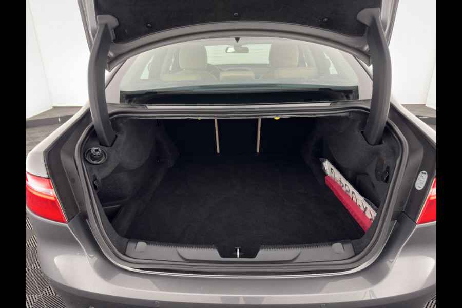 Jaguar XE 2.0 D Prestige [ DISTRIBUTIE-HOORBAAR ] Aut. *LUXURY-LEATHER | XENON | NAVI-FULLMAP | CAMERA | HEATED-COMFORTSEATS | ECC | KEYLESS | SHIFT-PADDLES | LANE-ASSIST |  PDC | CRUISE | TOWBAR | 17''ALU*