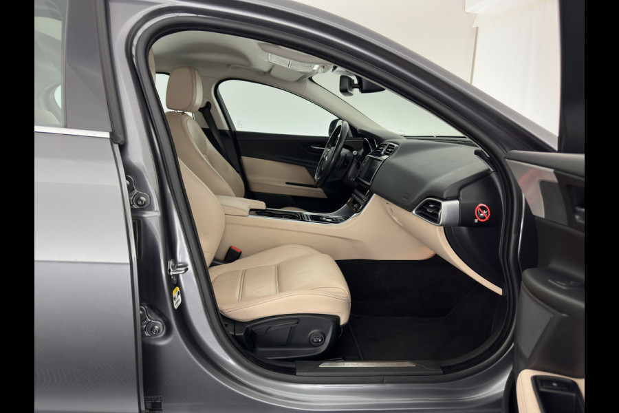 Jaguar XE 2.0 D Prestige [ DISTRIBUTIE-HOORBAAR ] Aut. *LUXURY-LEATHER | XENON | NAVI-FULLMAP | CAMERA | HEATED-COMFORTSEATS | ECC | KEYLESS | SHIFT-PADDLES | LANE-ASSIST |  PDC | CRUISE | TOWBAR | 17''ALU*