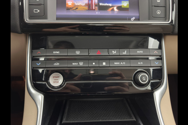 Jaguar XE 2.0 D Prestige [ DISTRIBUTIE-HOORBAAR ] Aut. *LUXURY-LEATHER | XENON | NAVI-FULLMAP | CAMERA | HEATED-COMFORTSEATS | ECC | KEYLESS | SHIFT-PADDLES | LANE-ASSIST |  PDC | CRUISE | TOWBAR | 17''ALU*