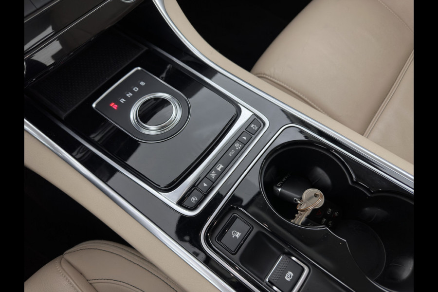 Jaguar XE 2.0 D Prestige [ DISTRIBUTIE-HOORBAAR ] Aut. *LUXURY-LEATHER | XENON | NAVI-FULLMAP | CAMERA | HEATED-COMFORTSEATS | ECC | KEYLESS | SHIFT-PADDLES | LANE-ASSIST |  PDC | CRUISE | TOWBAR | 17''ALU*