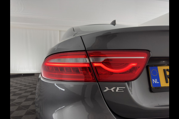 Jaguar XE 2.0 D Prestige [ DISTRIBUTIE-HOORBAAR ] Aut. *LUXURY-LEATHER | XENON | NAVI-FULLMAP | CAMERA | HEATED-COMFORTSEATS | ECC | KEYLESS | SHIFT-PADDLES | LANE-ASSIST |  PDC | CRUISE | TOWBAR | 17''ALU*