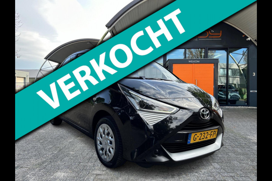 Toyota Aygo 1.0 VVT-i X-PLAY NAVI CAMERA ALLSEASON RIJKLAARPRIJS!