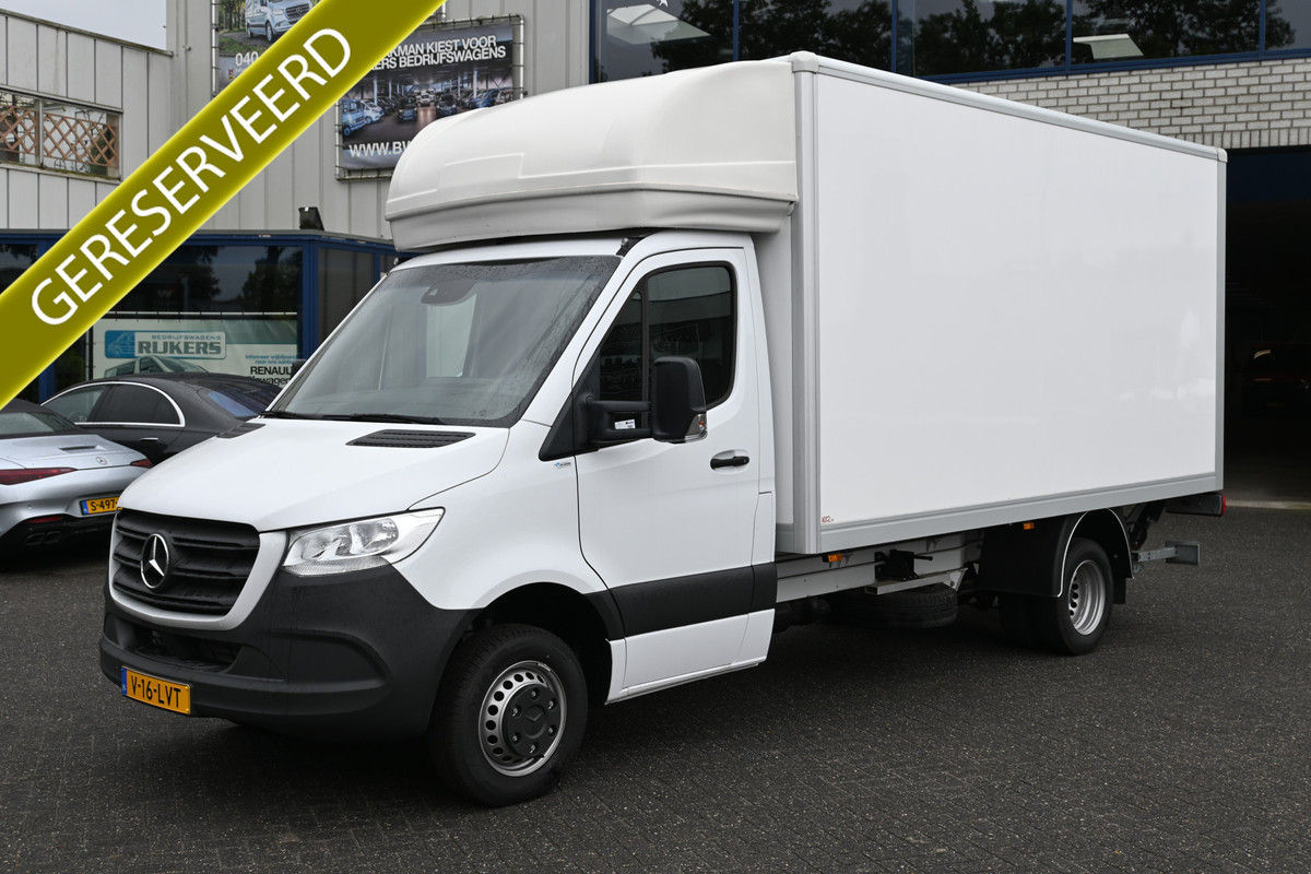Mercedes-Benz Sprinter 515 CDI L3 Bakwagen met 1000 kg Dhollandia klep MBUX, Spiegelbak Meubelbak met laadklep en zijdeur Mercedes-Benz Sprinter 515 CDI L3 Bakwagen met 1000 kg Dhollandia klep MBUX, Spiegelbak Meubelbak met laadklep en zijdeur