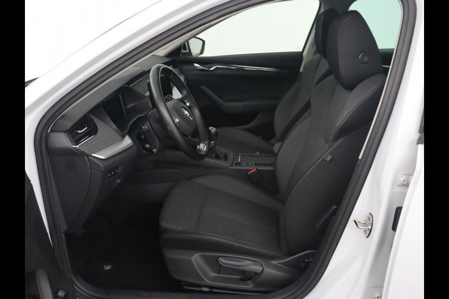 Škoda Octavia Combi 1.0 TSI Business Edition Plus | Stoelverwarming | Stuurverwarming | Adaptive cruise | Navigatie | Carplay | Sfeerverlichting | LED | Parkeersensor