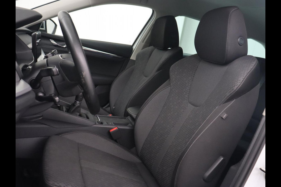 Škoda Octavia Combi 1.0 TSI Business Edition Plus | Stoelverwarming | Stuurverwarming | Adaptive cruise | Navigatie | Carplay | Sfeerverlichting | LED | Parkeersensor