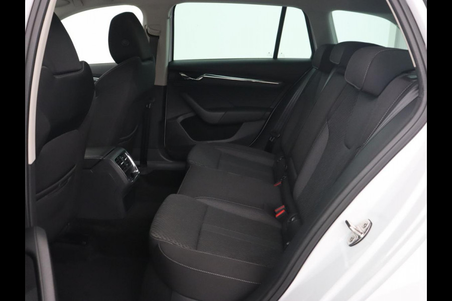 Škoda Octavia Combi 1.0 TSI Business Edition Plus | Stoelverwarming | Stuurverwarming | Adaptive cruise | Navigatie | Carplay | Sfeerverlichting | LED | Parkeersensor