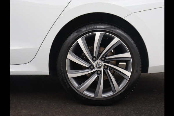 Škoda Octavia Combi 1.0 TSI Business Edition Plus | Stoelverwarming | Stuurverwarming | Adaptive cruise | Navigatie | Carplay | Sfeerverlichting | LED | Parkeersensor