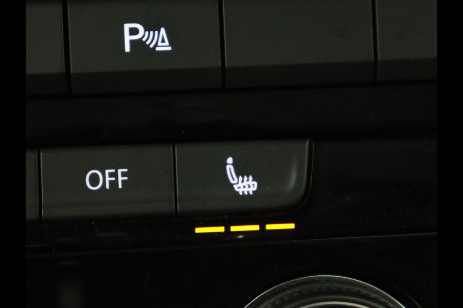 Volkswagen T-Roc 1.5 TSI Style Business | Automaat | Navigatie | Adaptive Cruise | Parkeersensor | Stoelverwarming | Carplay
