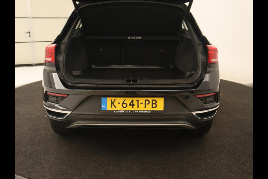 Volkswagen T-Roc 1.5 TSI Style Business | Automaat | Navigatie | Adaptive Cruise | Parkeersensor | Stoelverwarming | Carplay