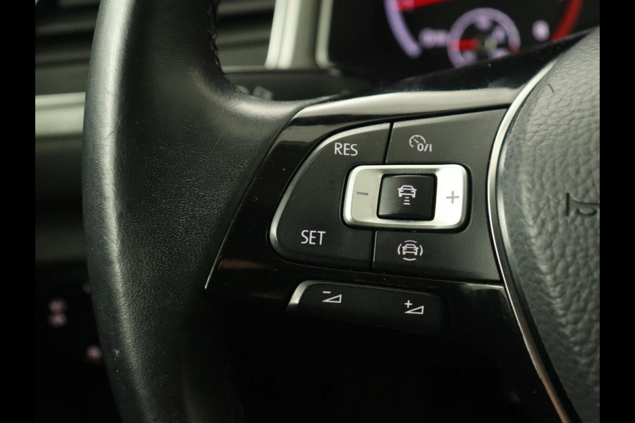Volkswagen T-Roc 1.5 TSI Style Business | Automaat | Navigatie | Adaptive Cruise | Parkeersensor | Stoelverwarming | Carplay