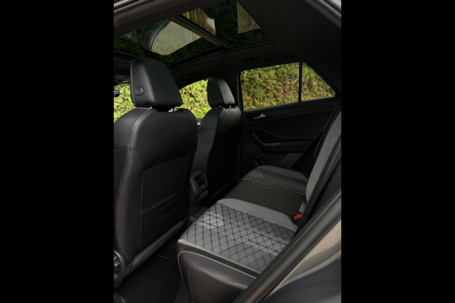 Volkswagen T-Roc 1.5 TSI 3x R-Line Panorama CarPlay
